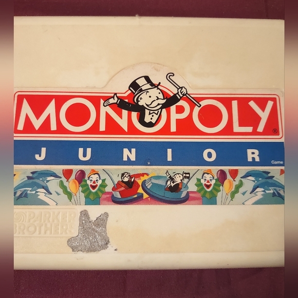 Monopoly Jr - Picture 1 of 7